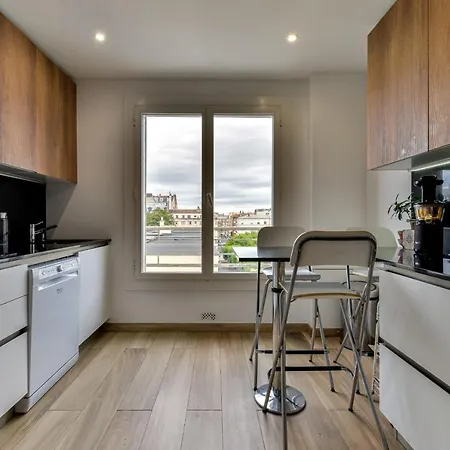 Bright Apt With Balcony In Mandé Apartamento
